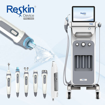 acheter Une nouvelle machine de soins du visage est arrivée dans un salon de beauté. fabrication en ligne